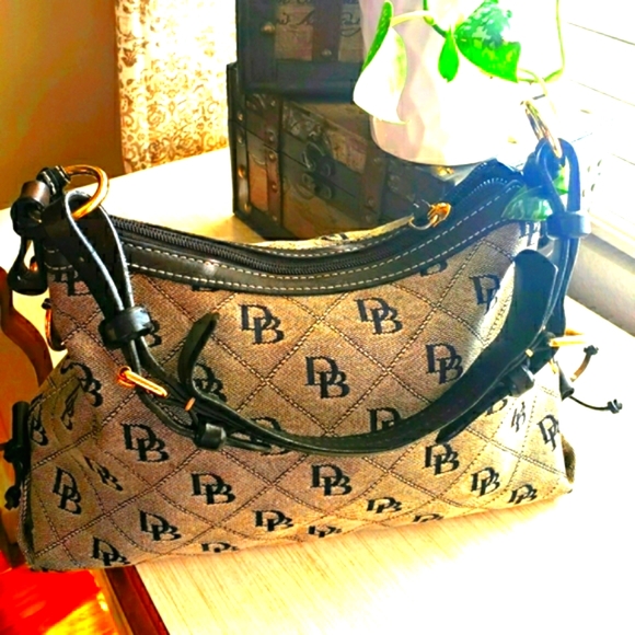 Dooney Bourke Hobo - Picture 16 of 16